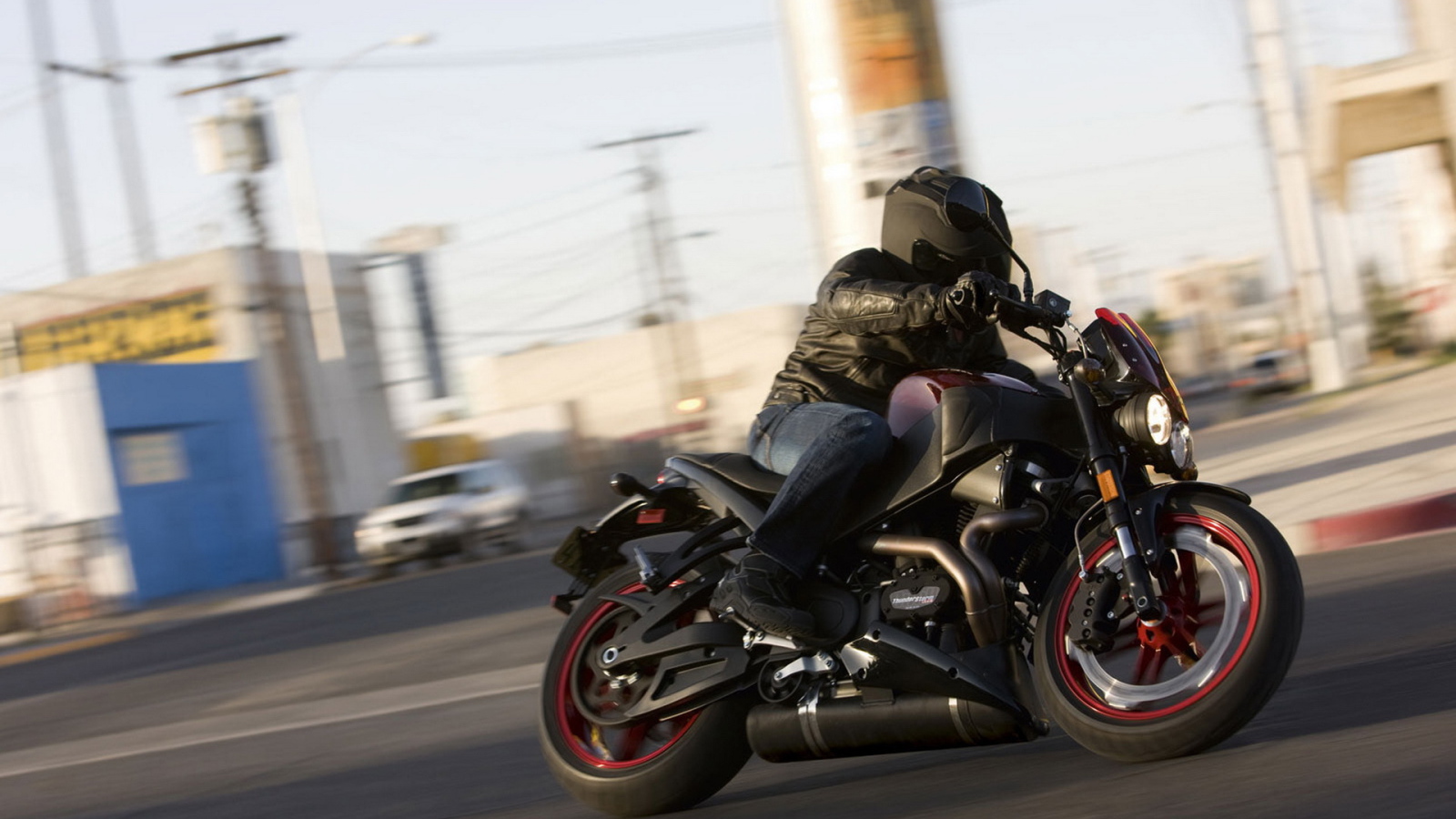 Булл XB12Scg движение по городу