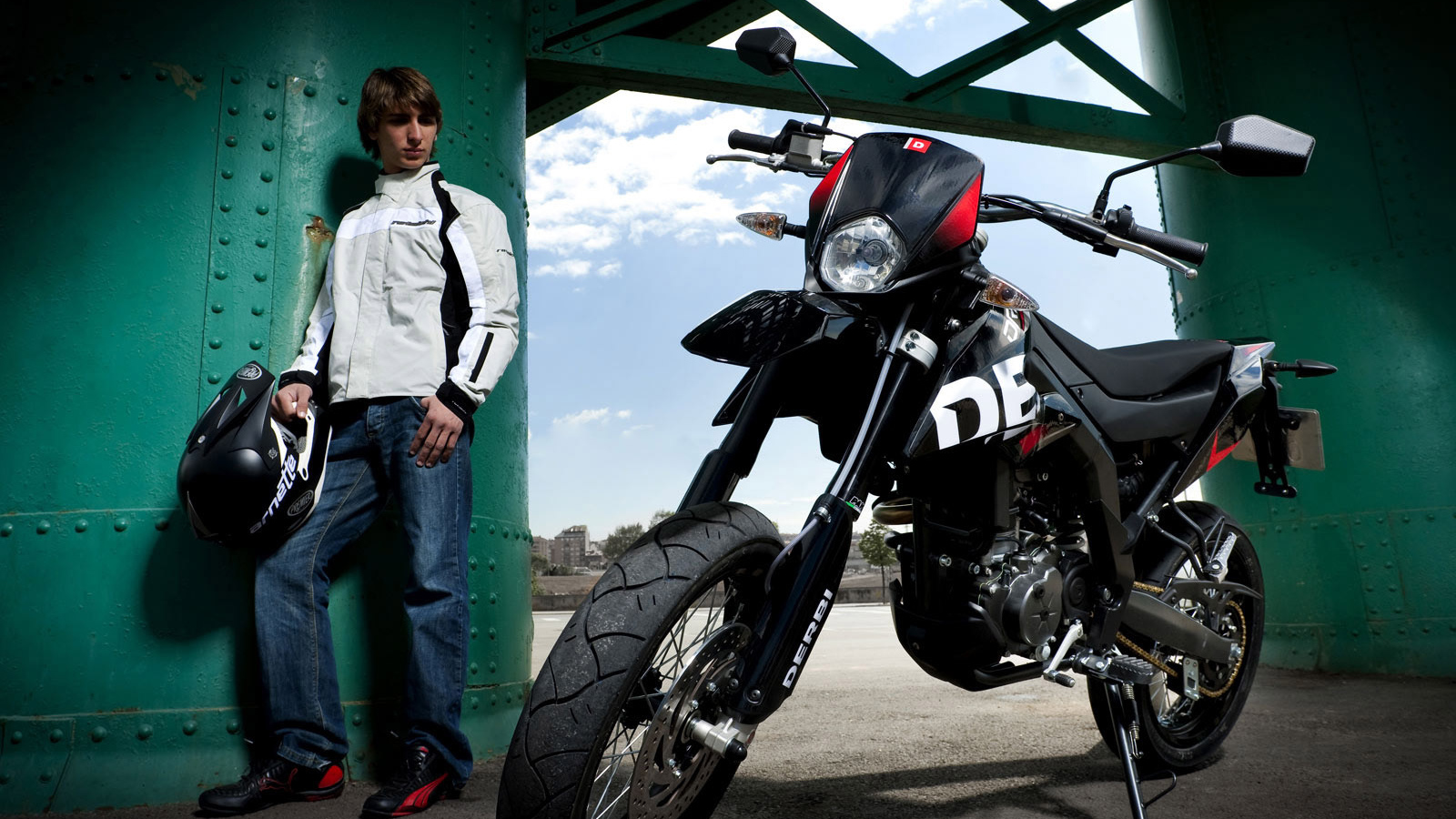 Дерби Сентра среди стальной тишины