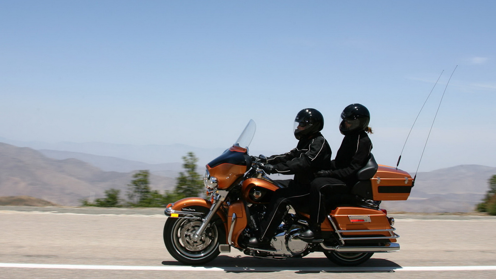 Харлей Девидсон FLHTCU