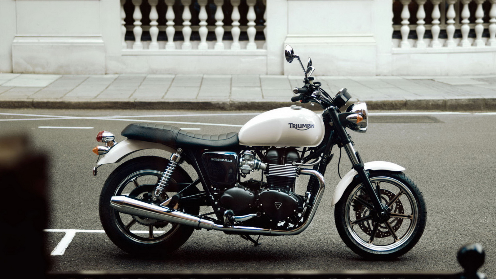 Триумф Бонневелле на улицах города