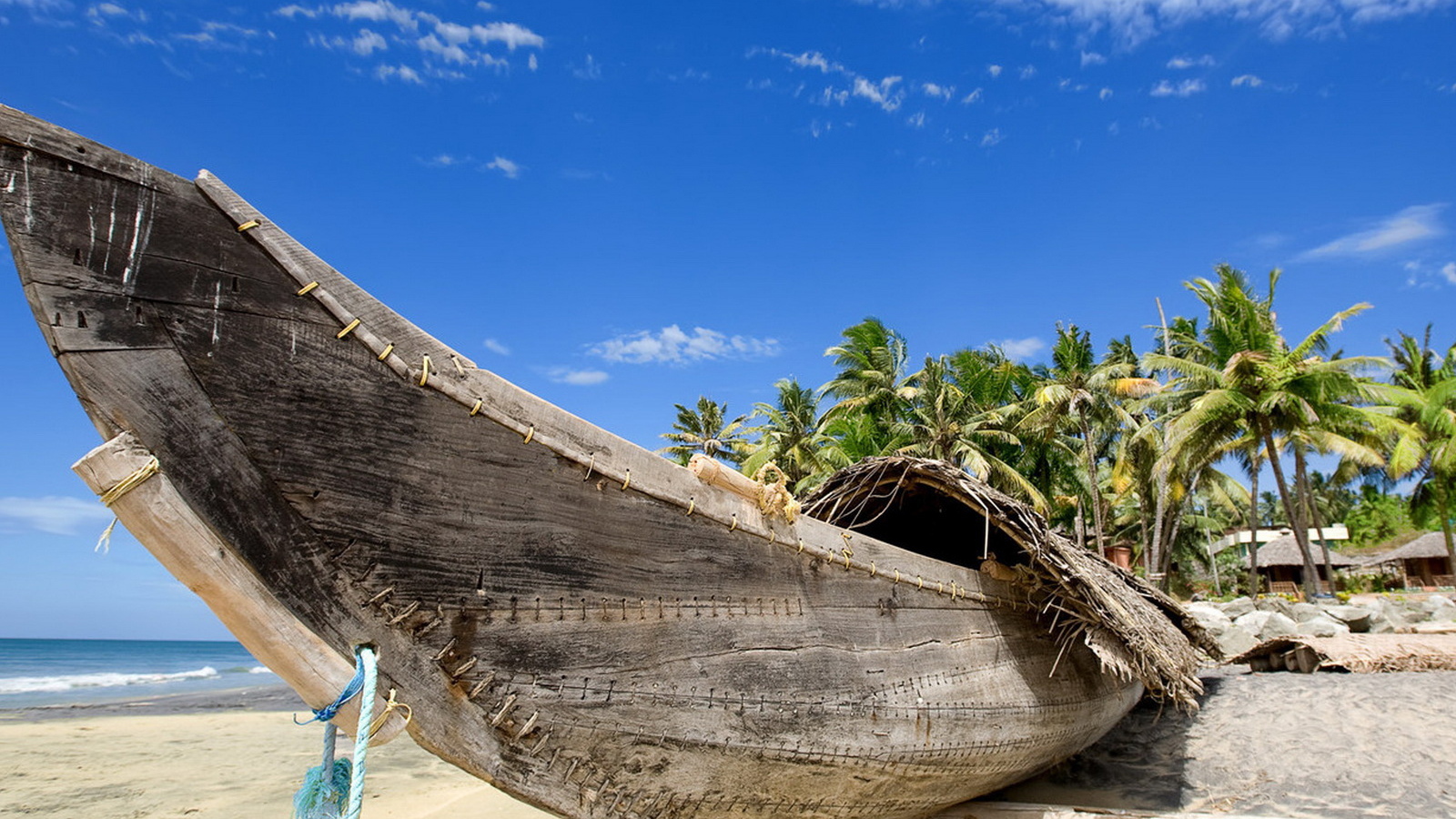 Каноэ на пляже