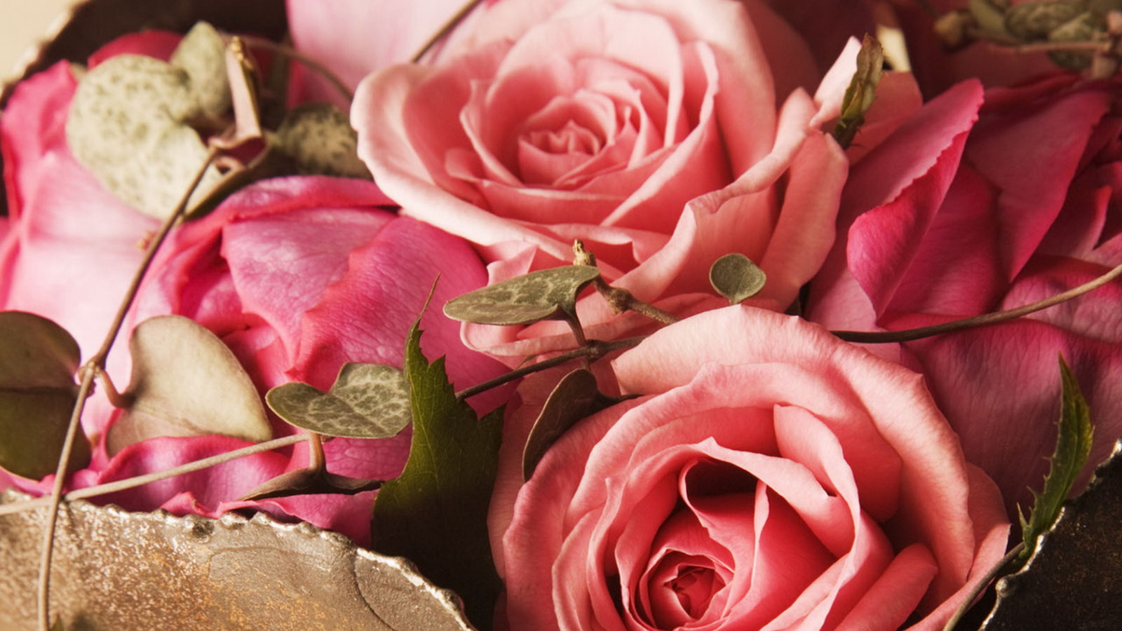 Букетик розовых роз