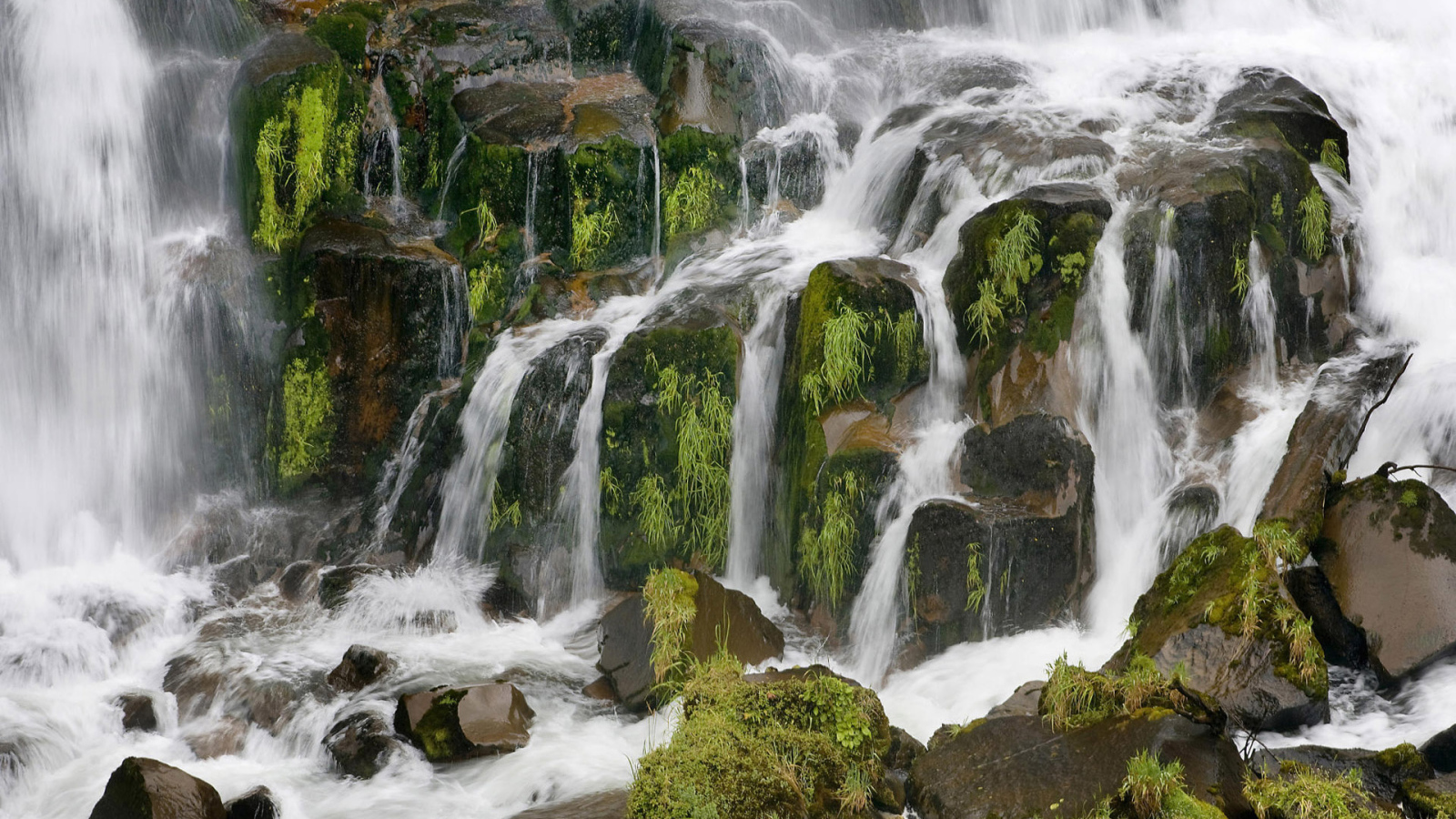 Красивый водопад