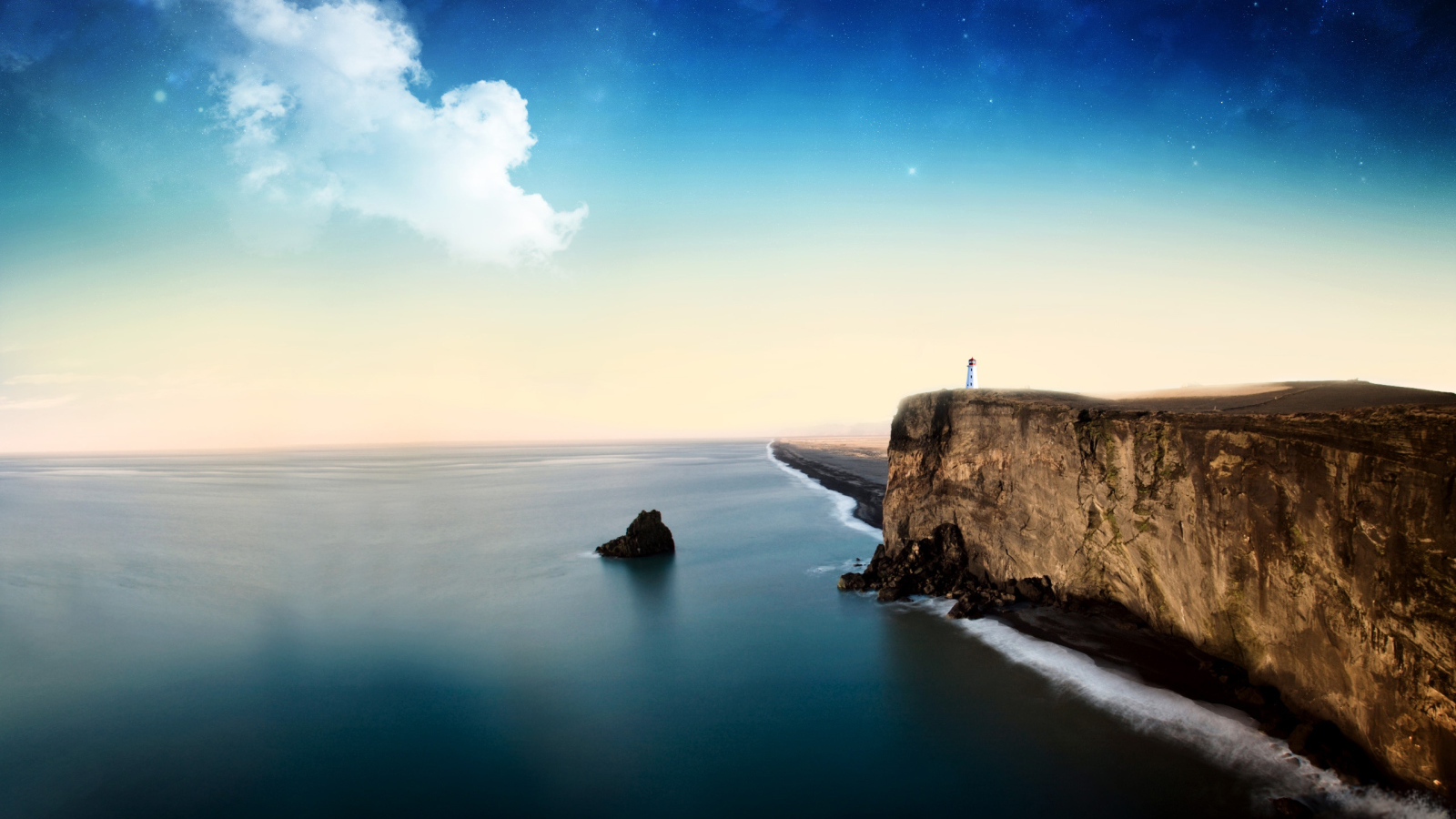 Маяк на высоком берегу
