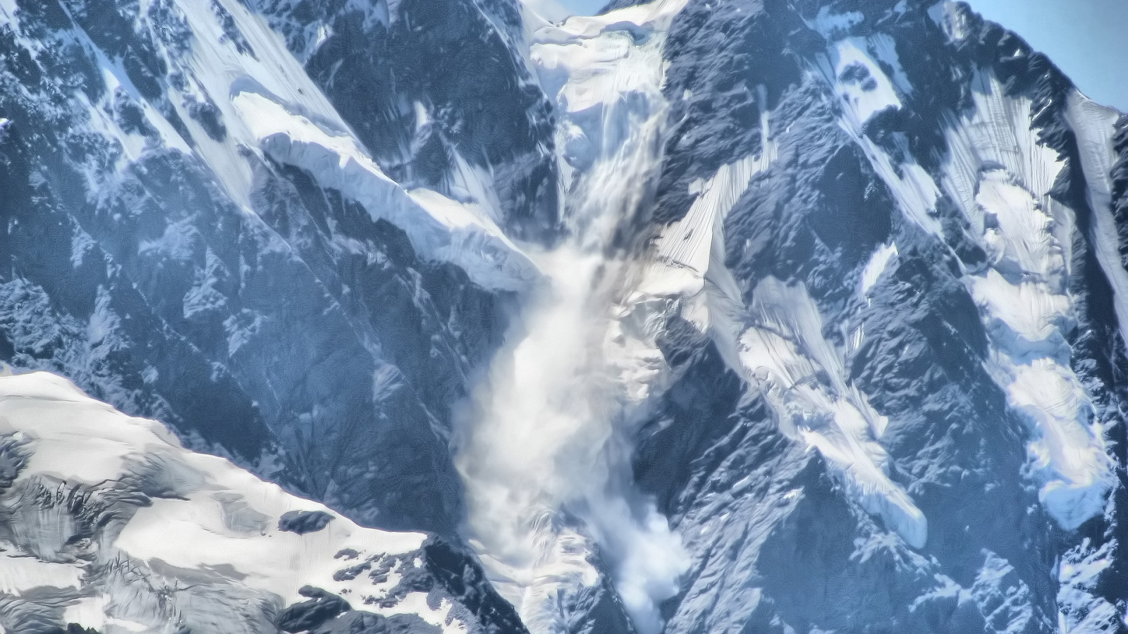 Сход снега с гор