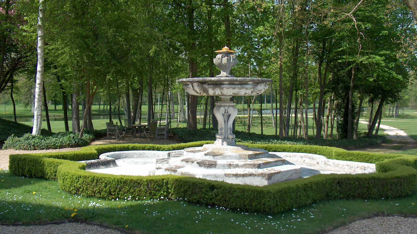 Фонтан в парке