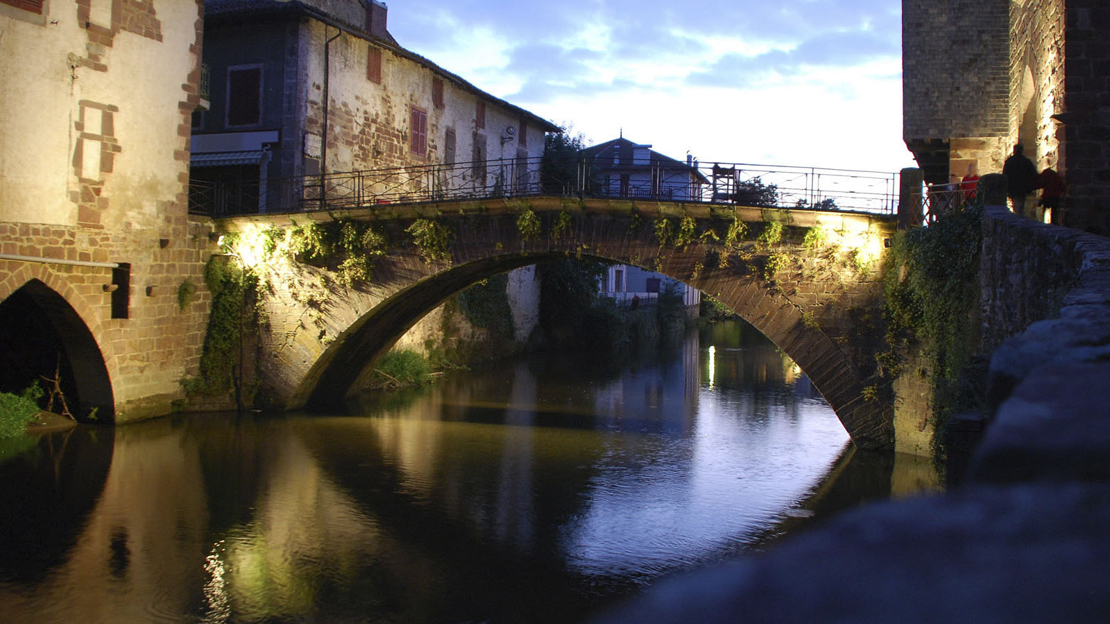 Мост через реку