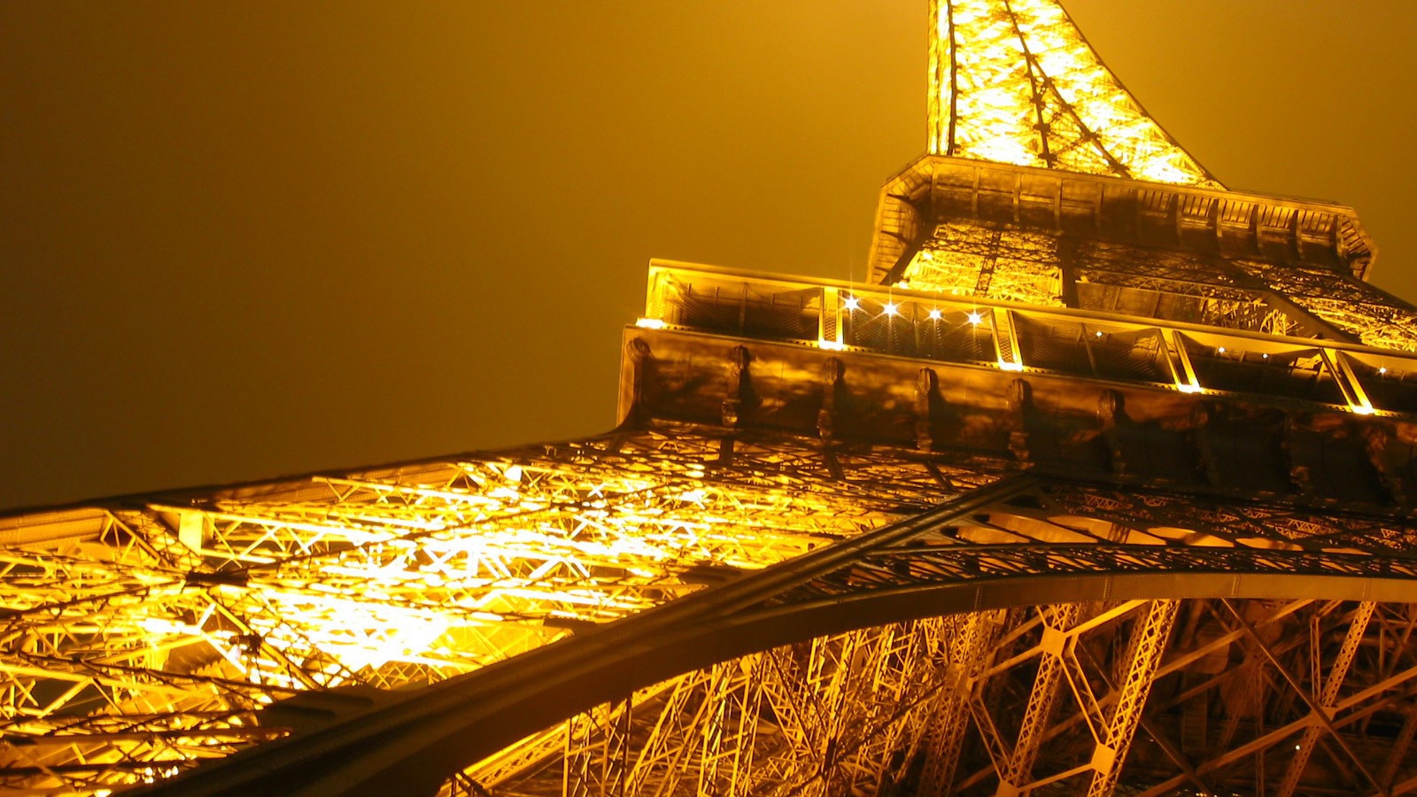 Освещение Эйфелевой башни