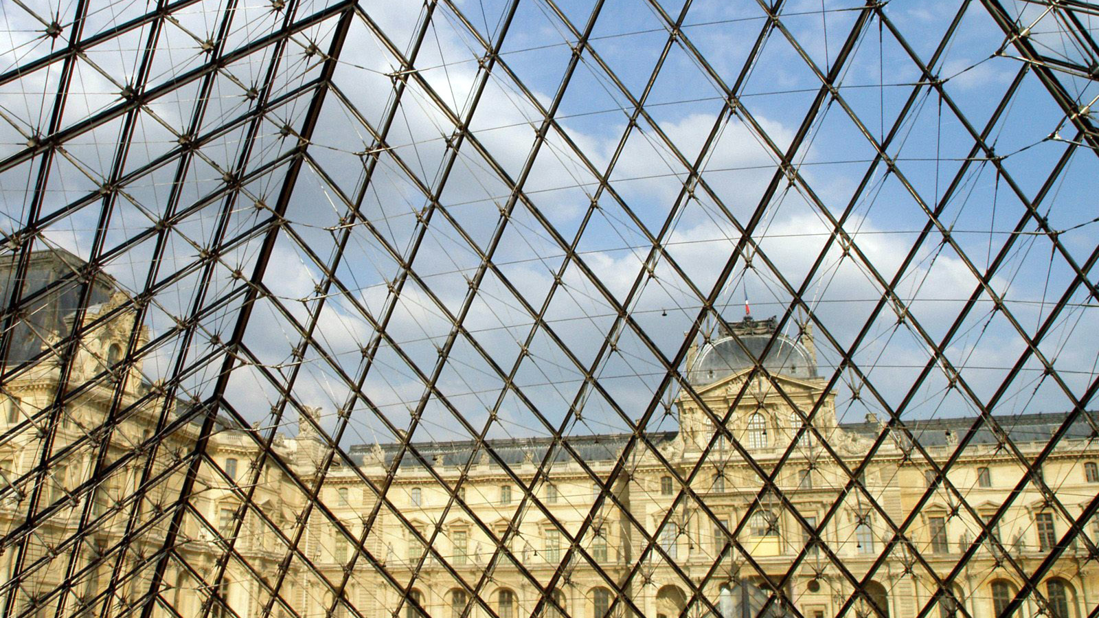 Лувр музей в Париже