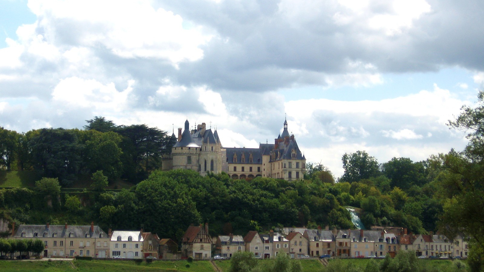 Городок у замка