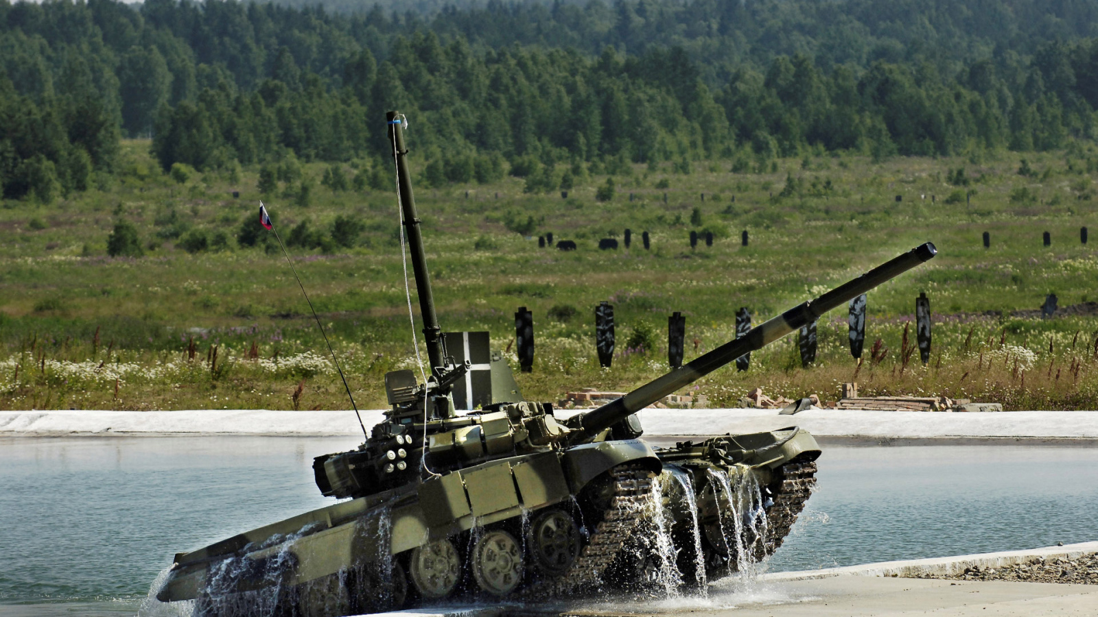 танк Т90 на полигоне