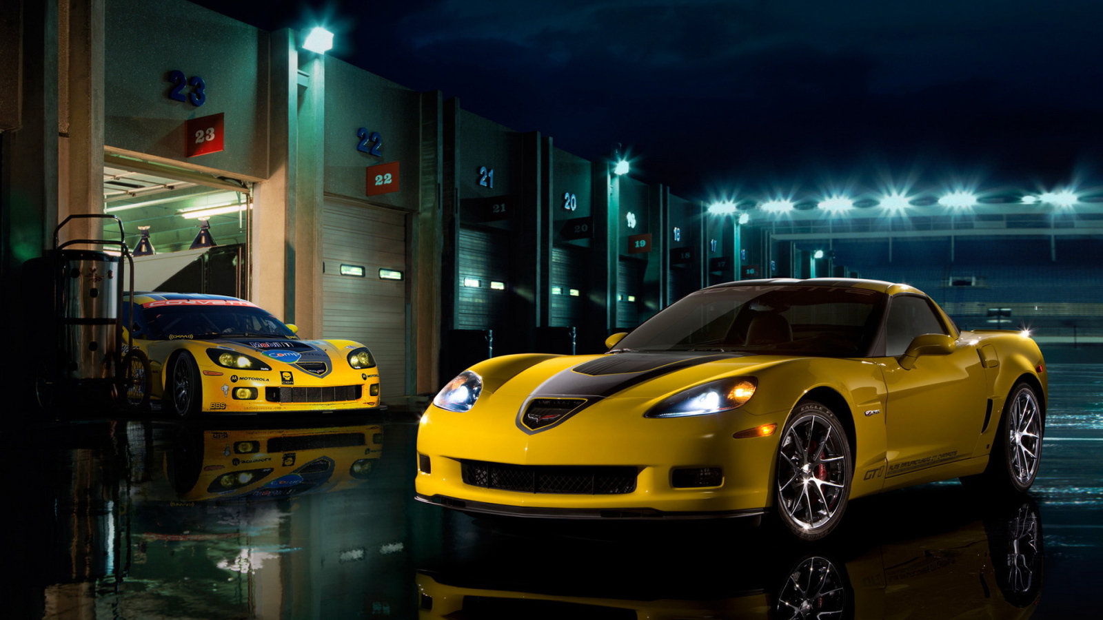 желтый Chevrolet-Corvette-Z06