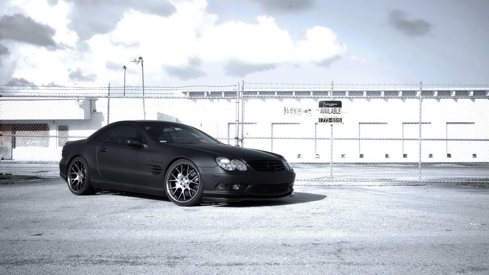 Черный Mercedes Benz SL