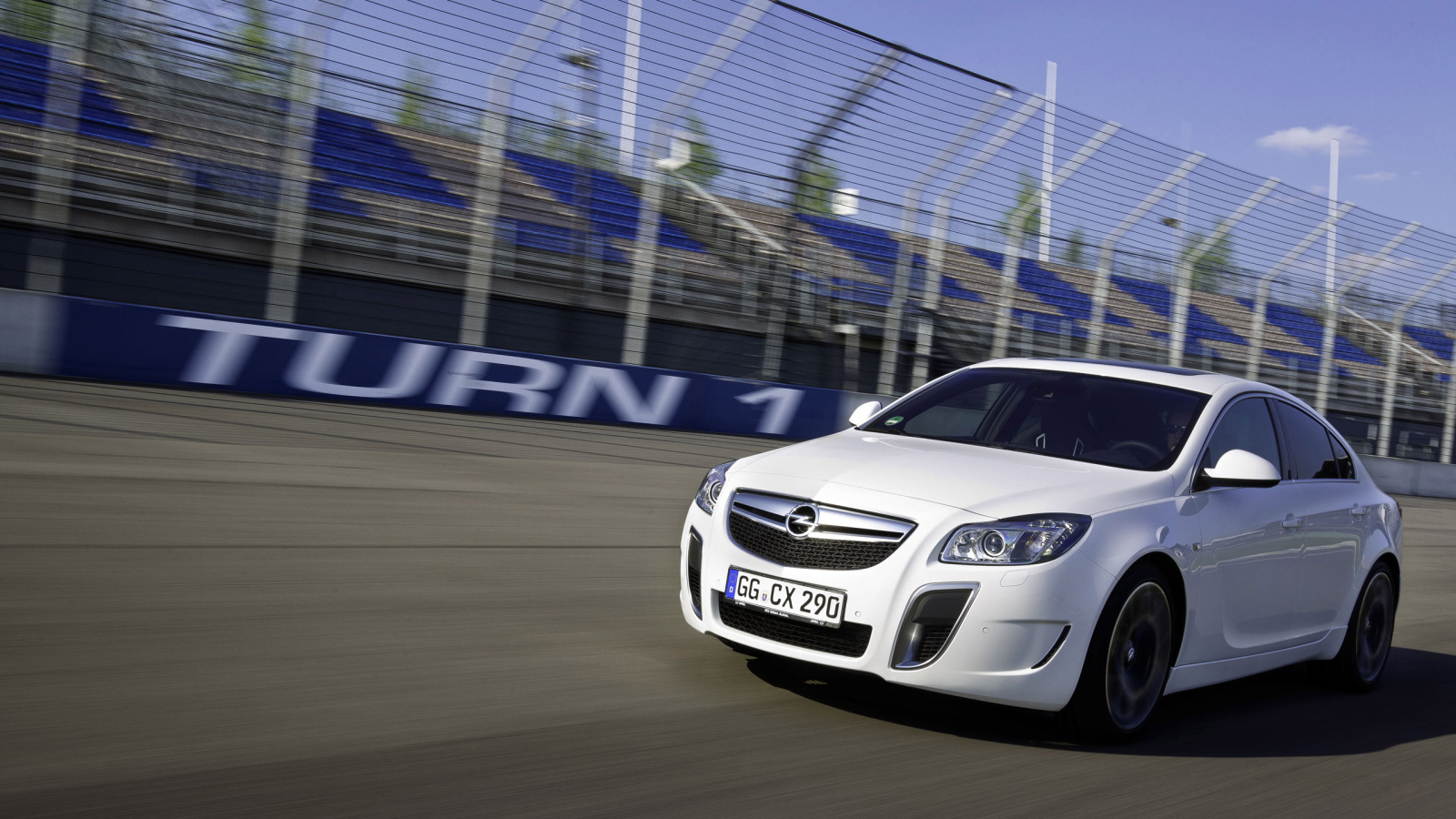 Opel Insignia на треке