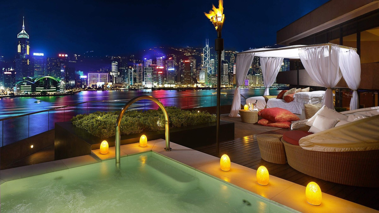 Отель с видом на город