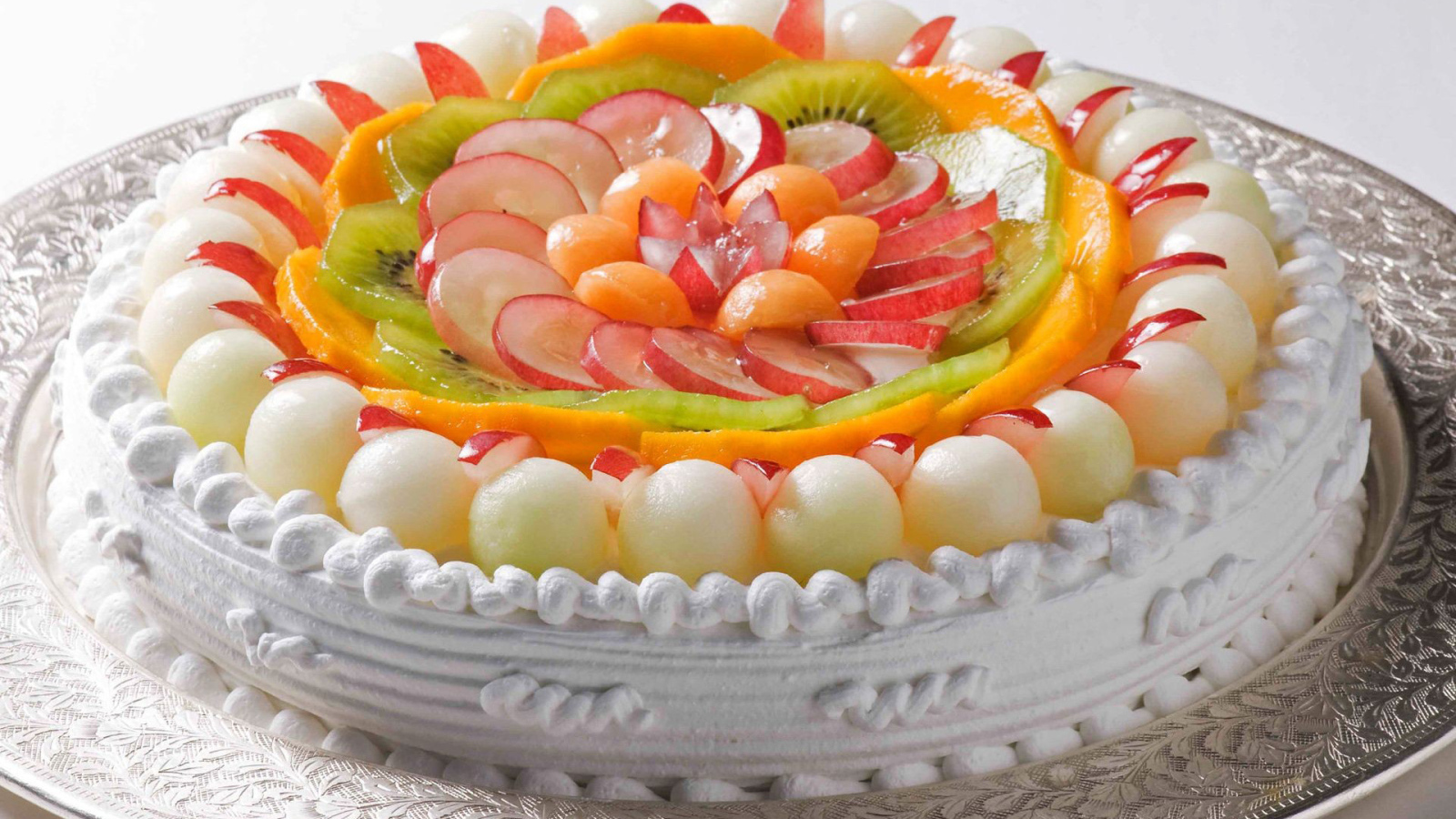 Воздушный торт с фруктами