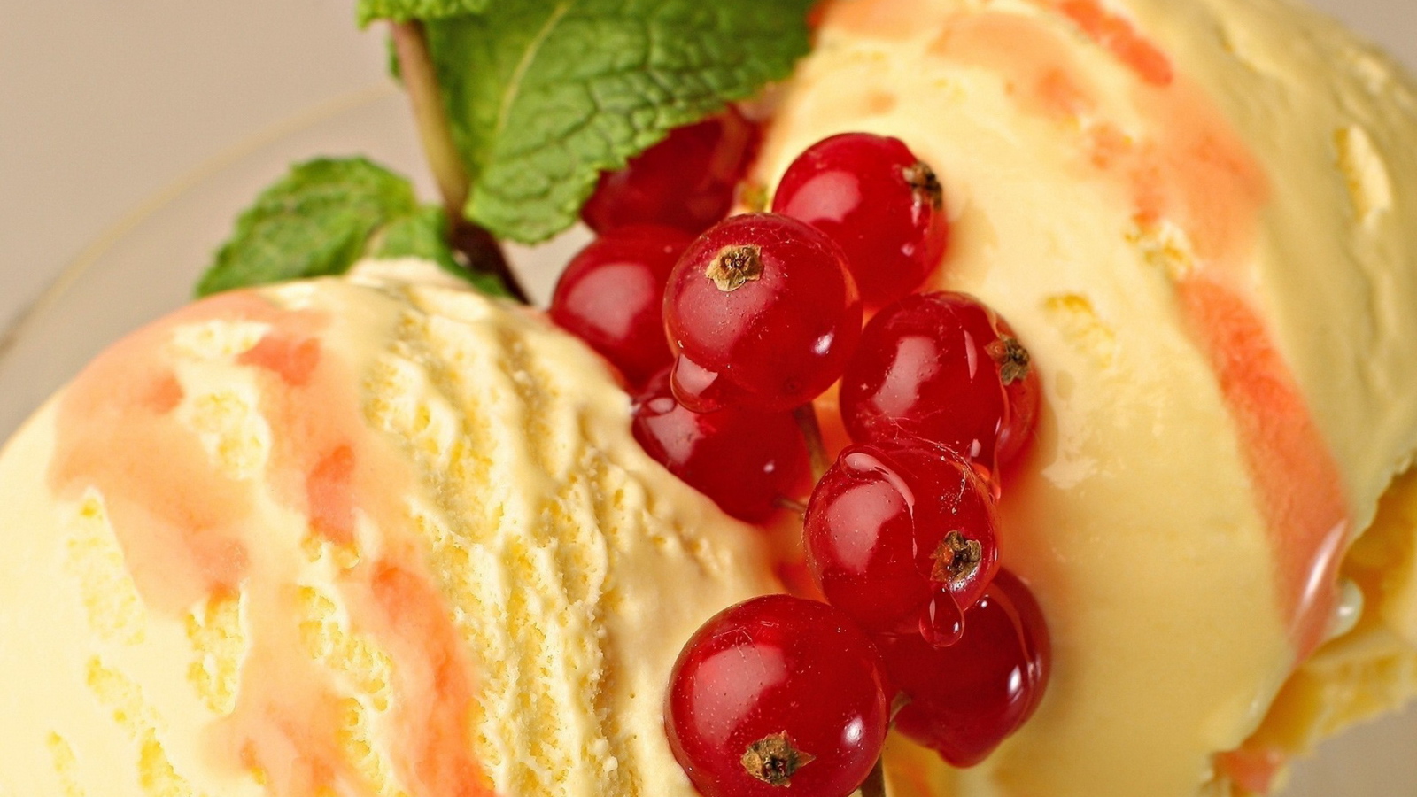 Мороженое со смородиной