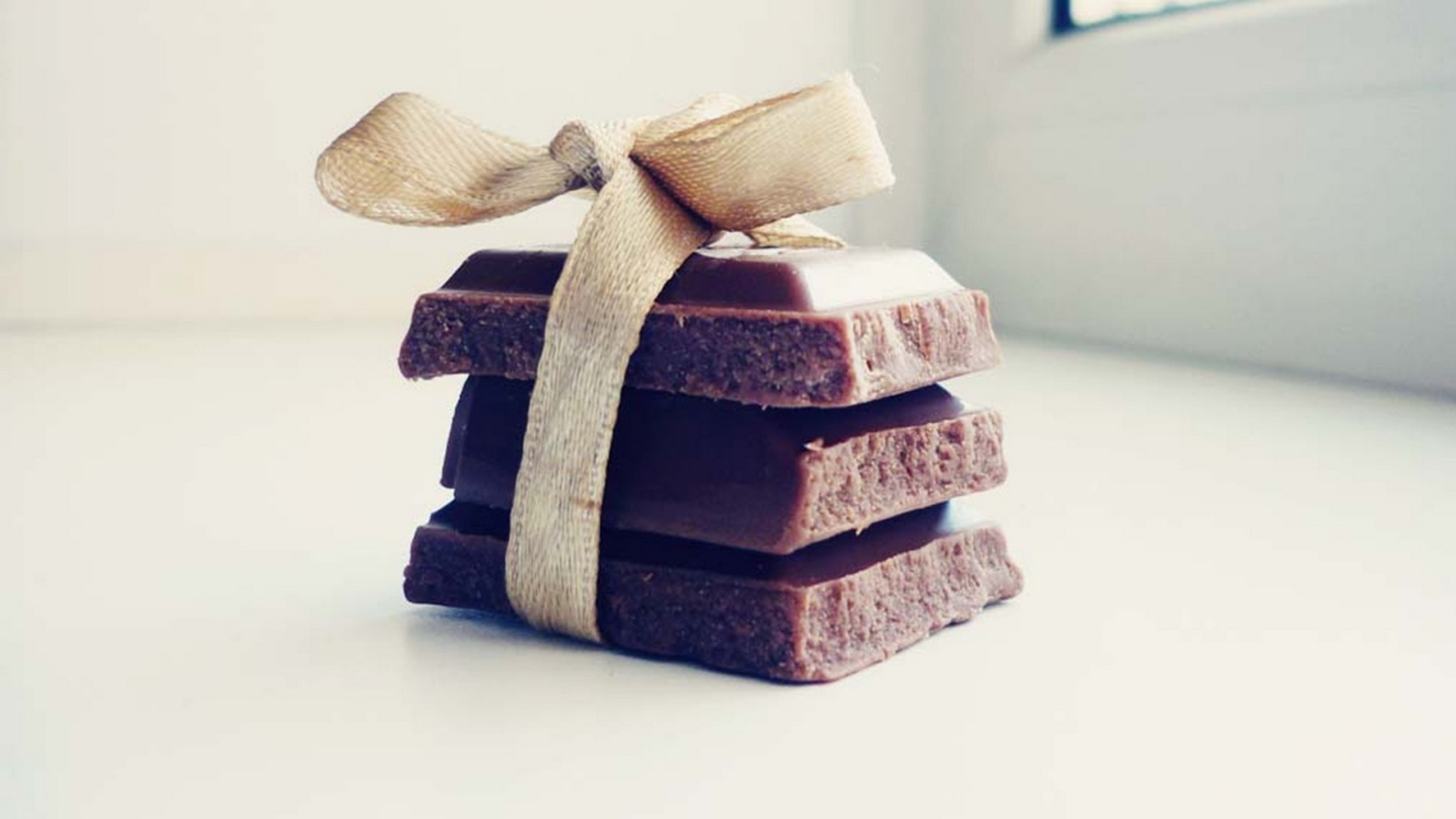 Три кусочка шоколада