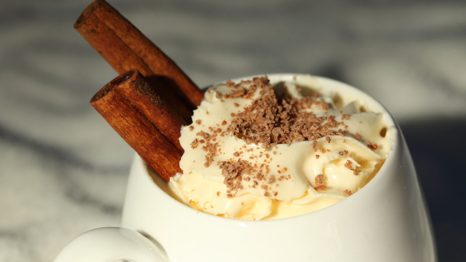 Чашка кофе с кремом