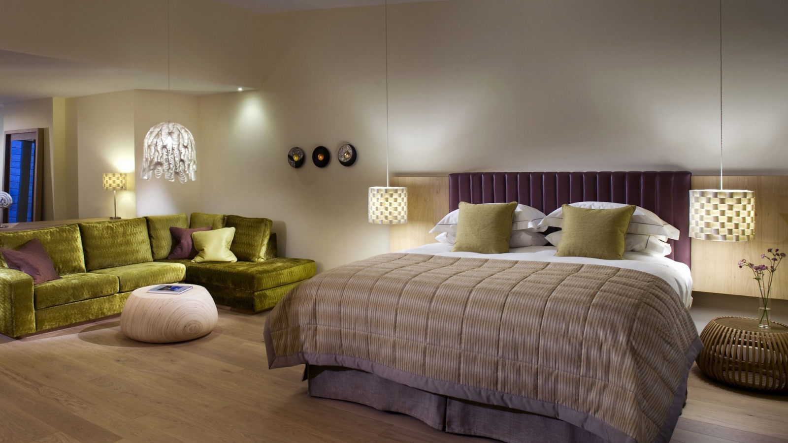 Просторная спальня