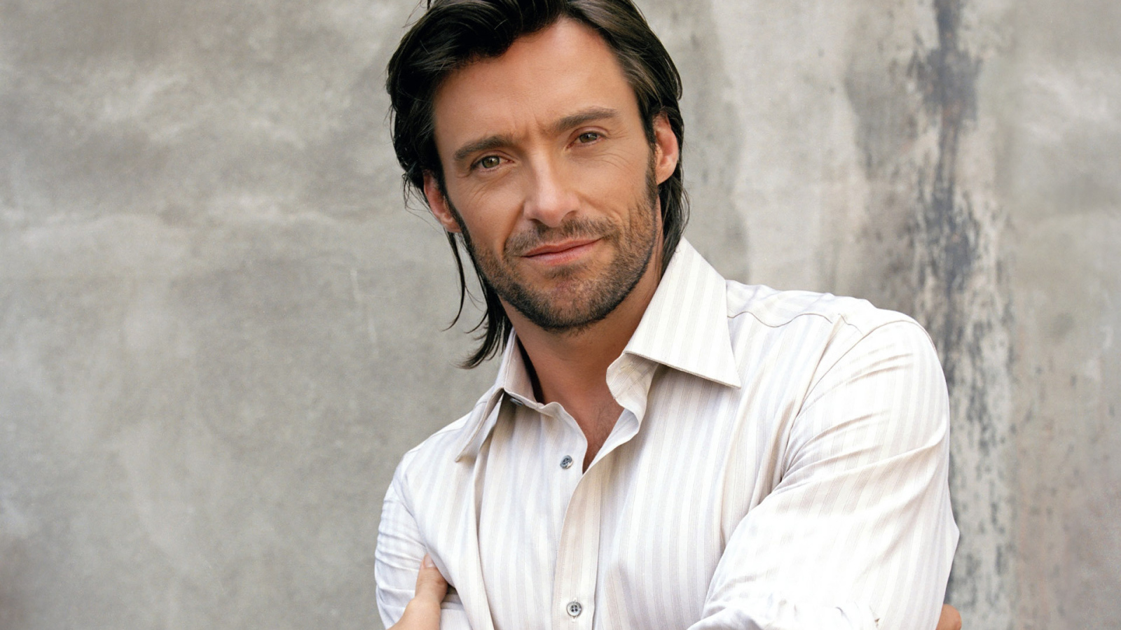 Hugh Michael Jackman в рубашке