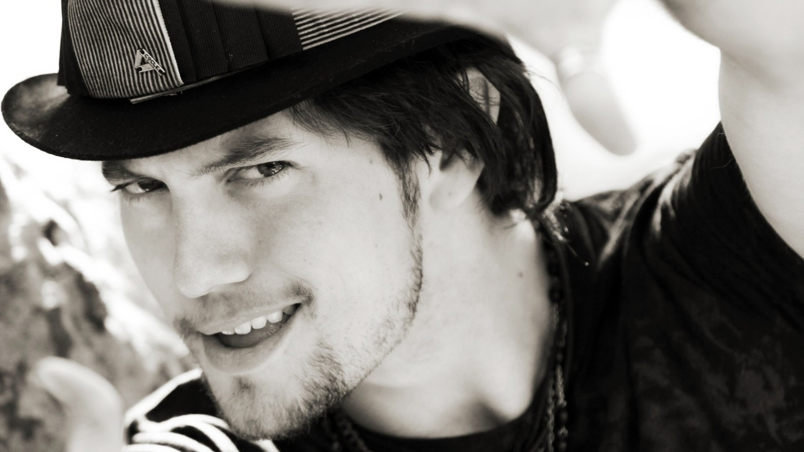 Jackson Rathbone и шляпа