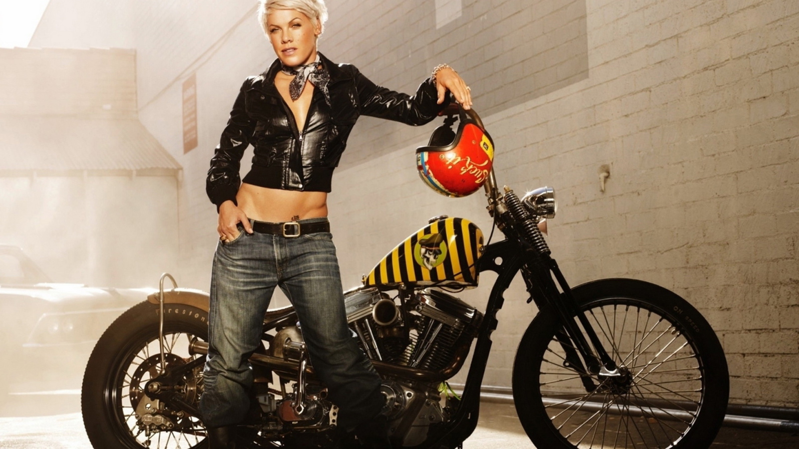 Пинк и мотоцикл