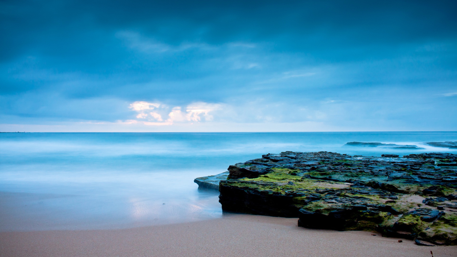 Песчаный берег