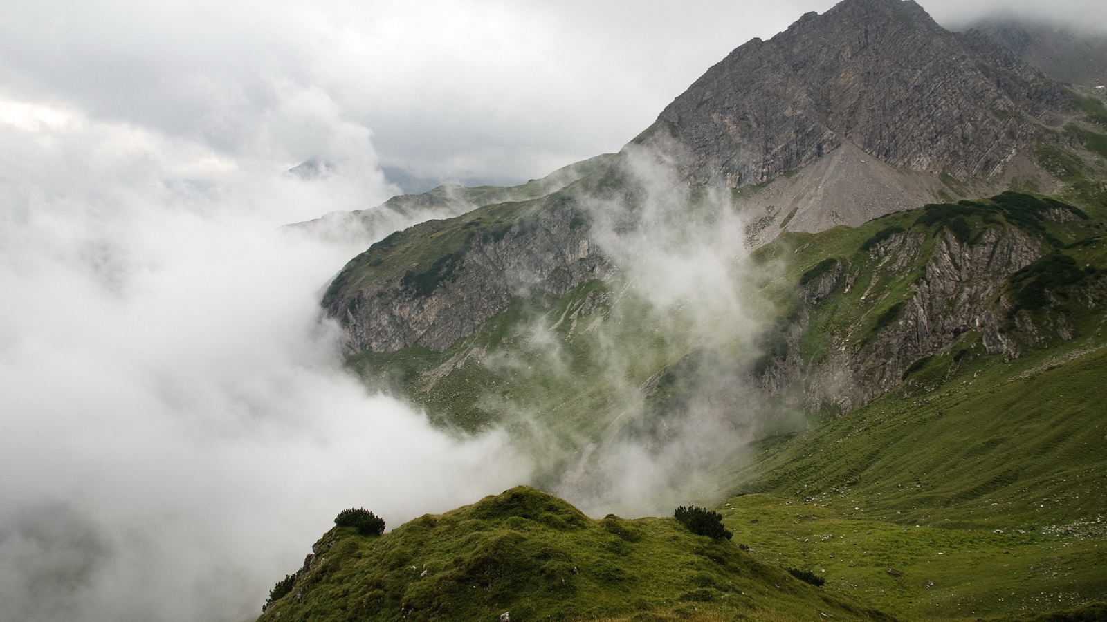 Альпы в облаках