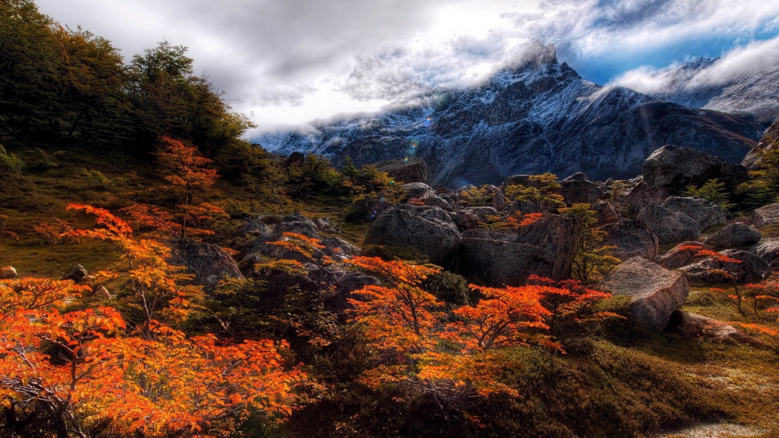 Горы под облаками