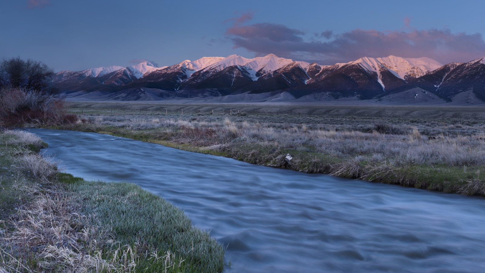 Горы на горизонте