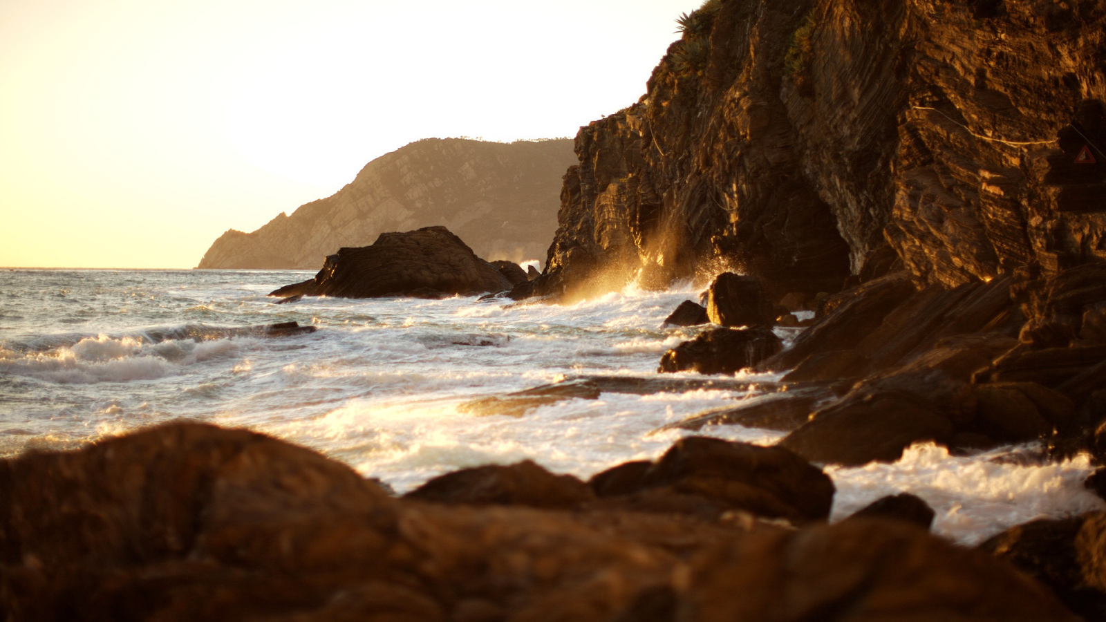 Прибрежные скалы