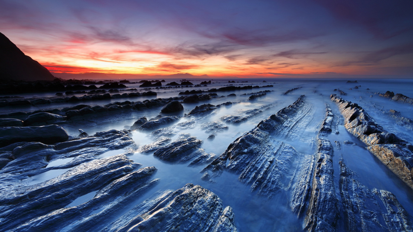 Прибрежные камни