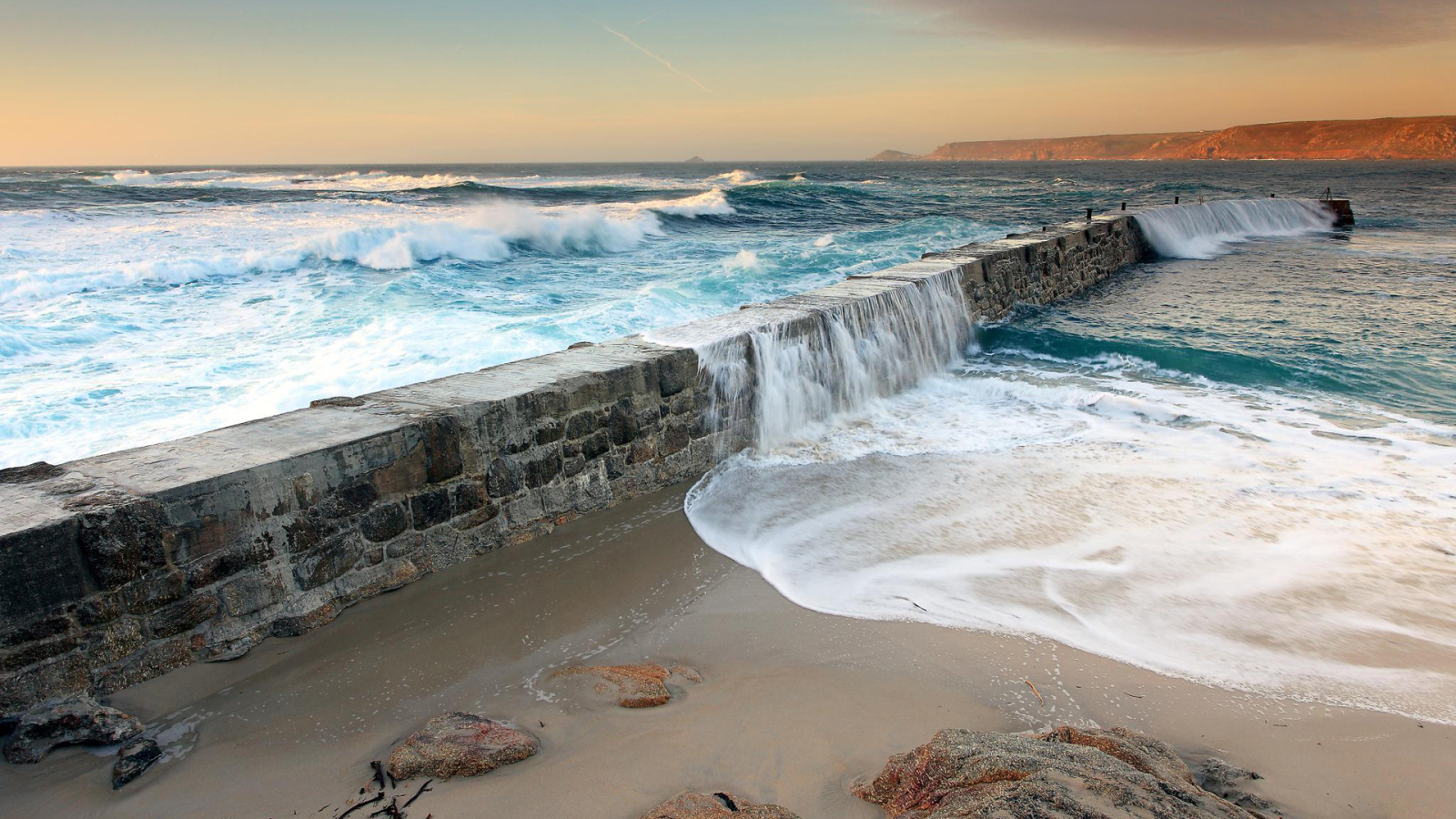 Ограждение на берегу