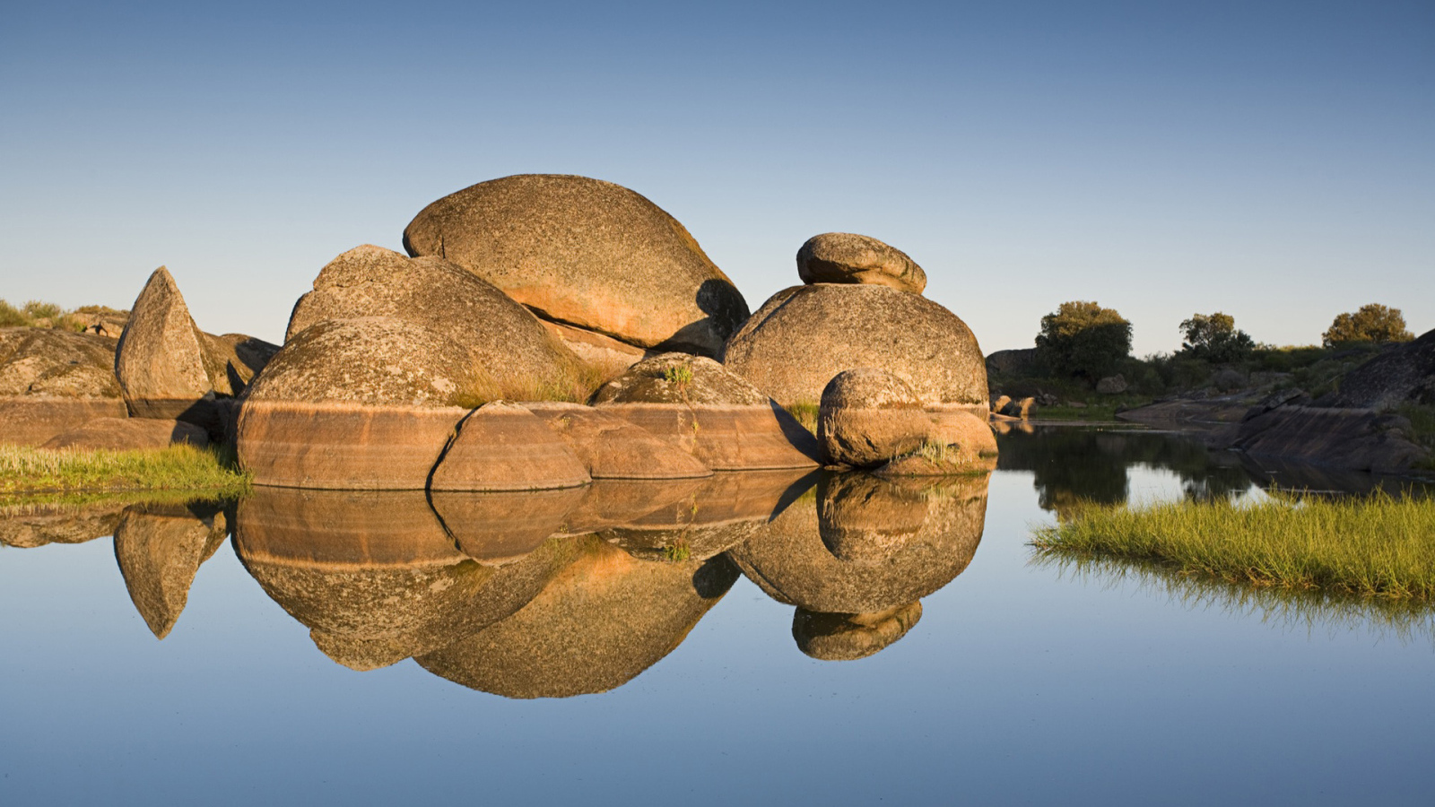 Большие валуны