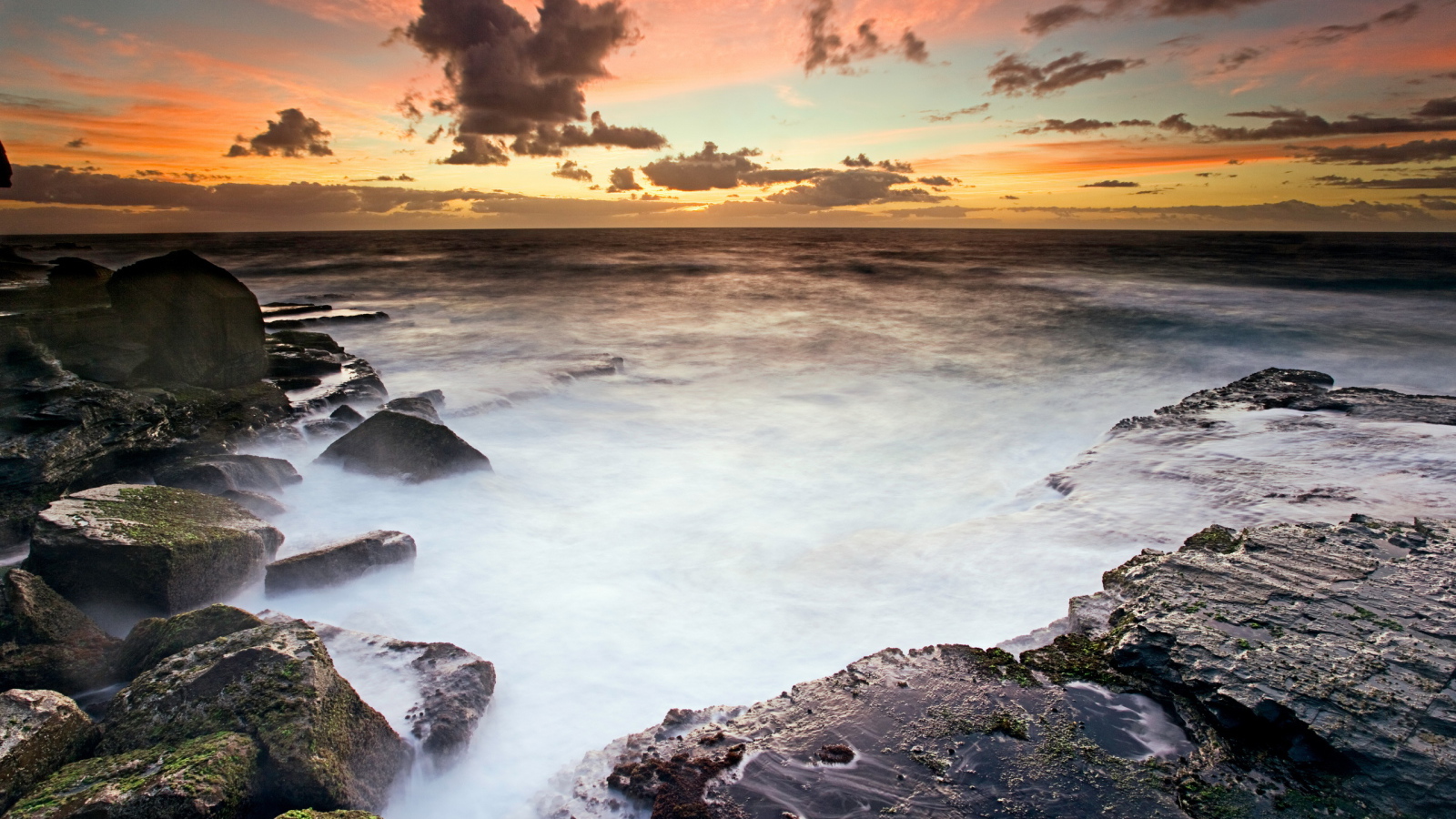 Закат на берегу