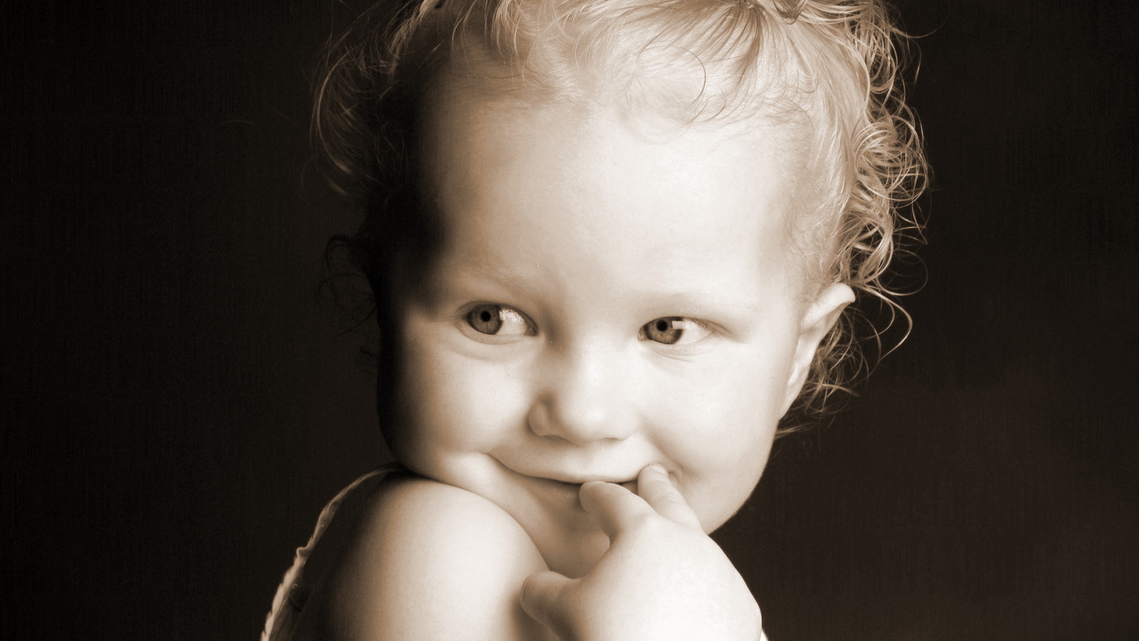 Задорная девчушка