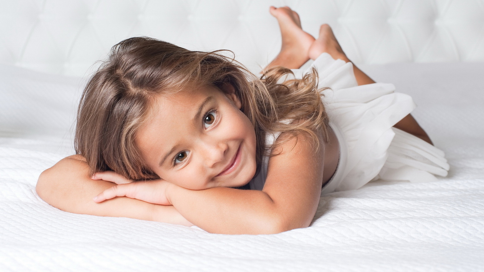 Улыбающаяся девочка