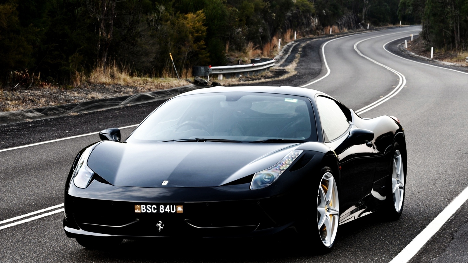 черная Феррари 458