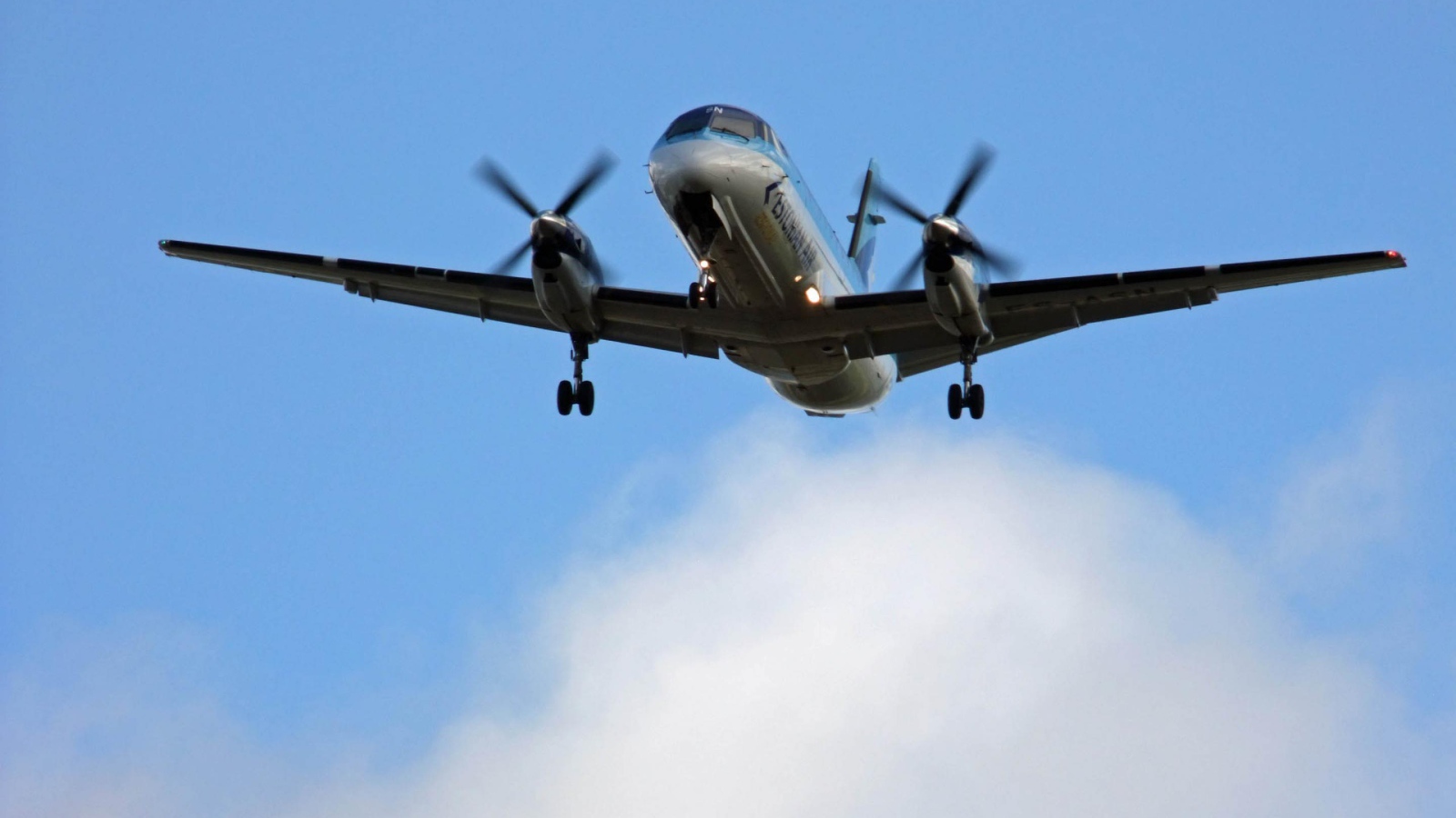 Самолет SAAB 2000