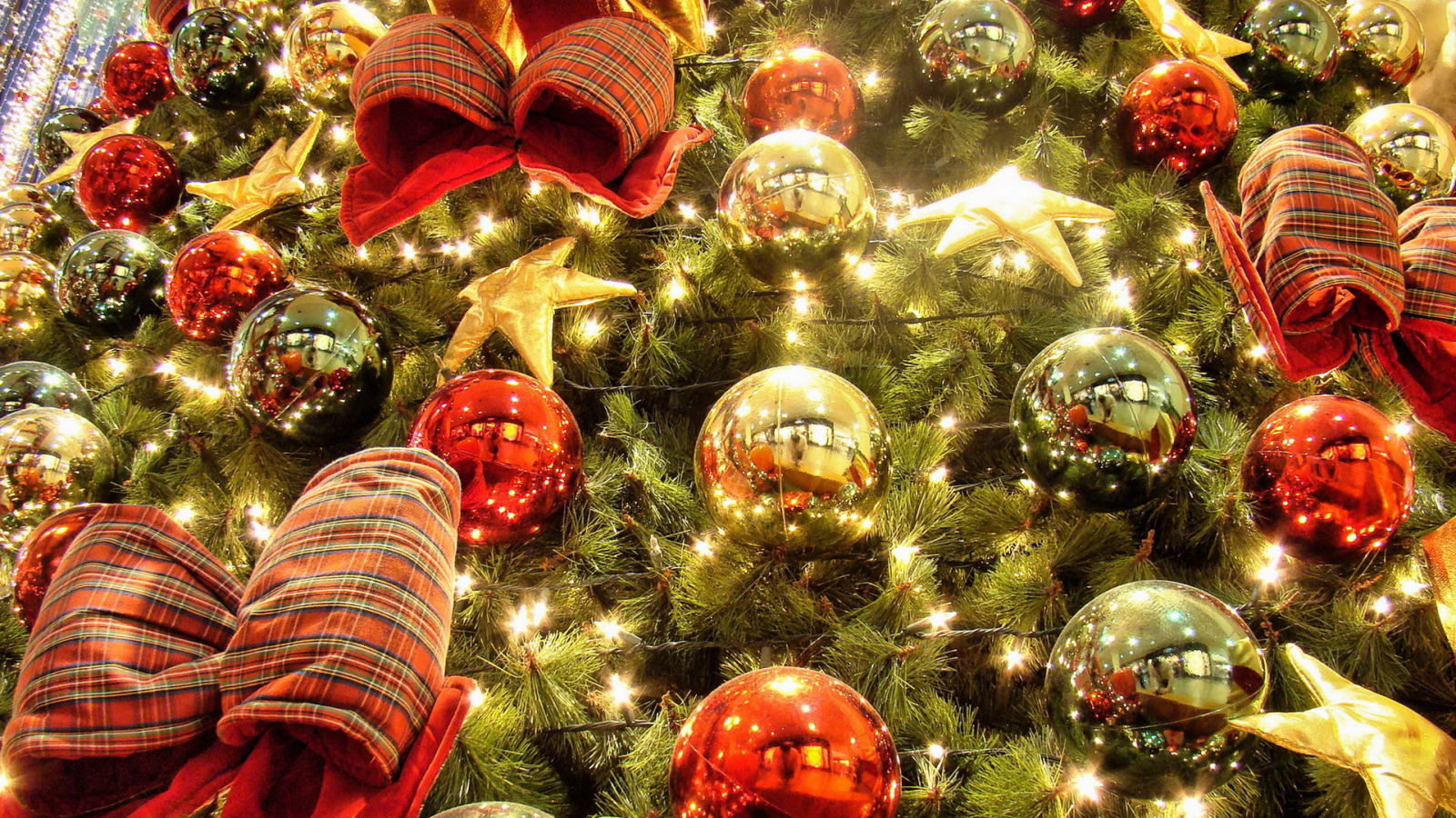 Украшенная елка