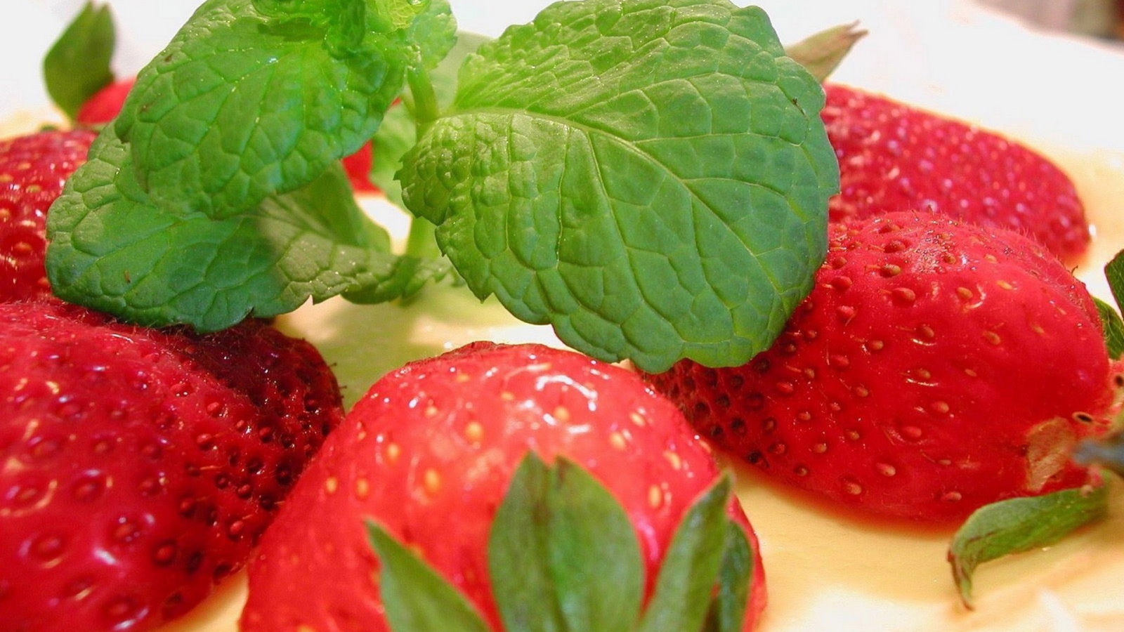 Клубника и мята