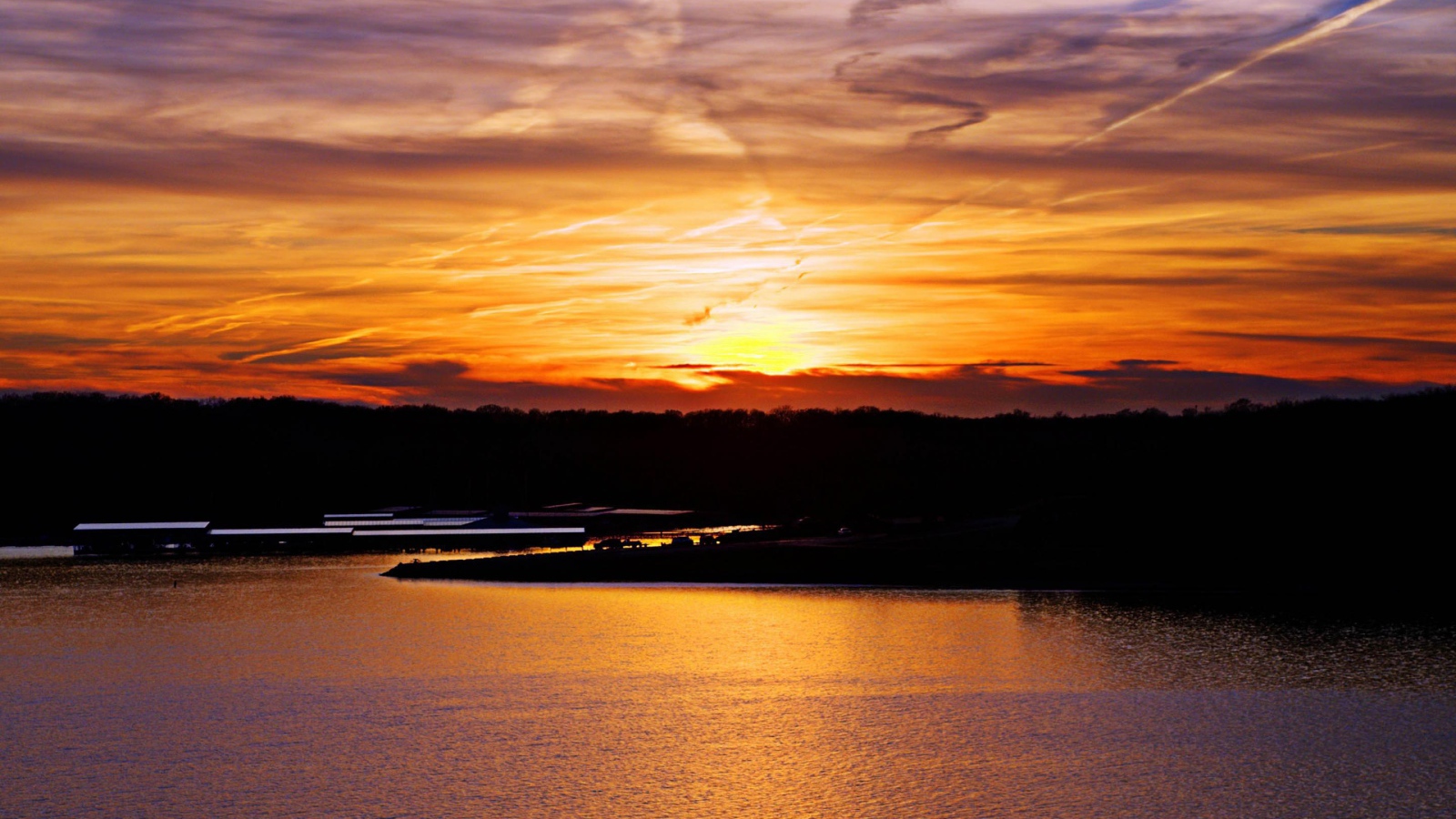 Озеро и закат