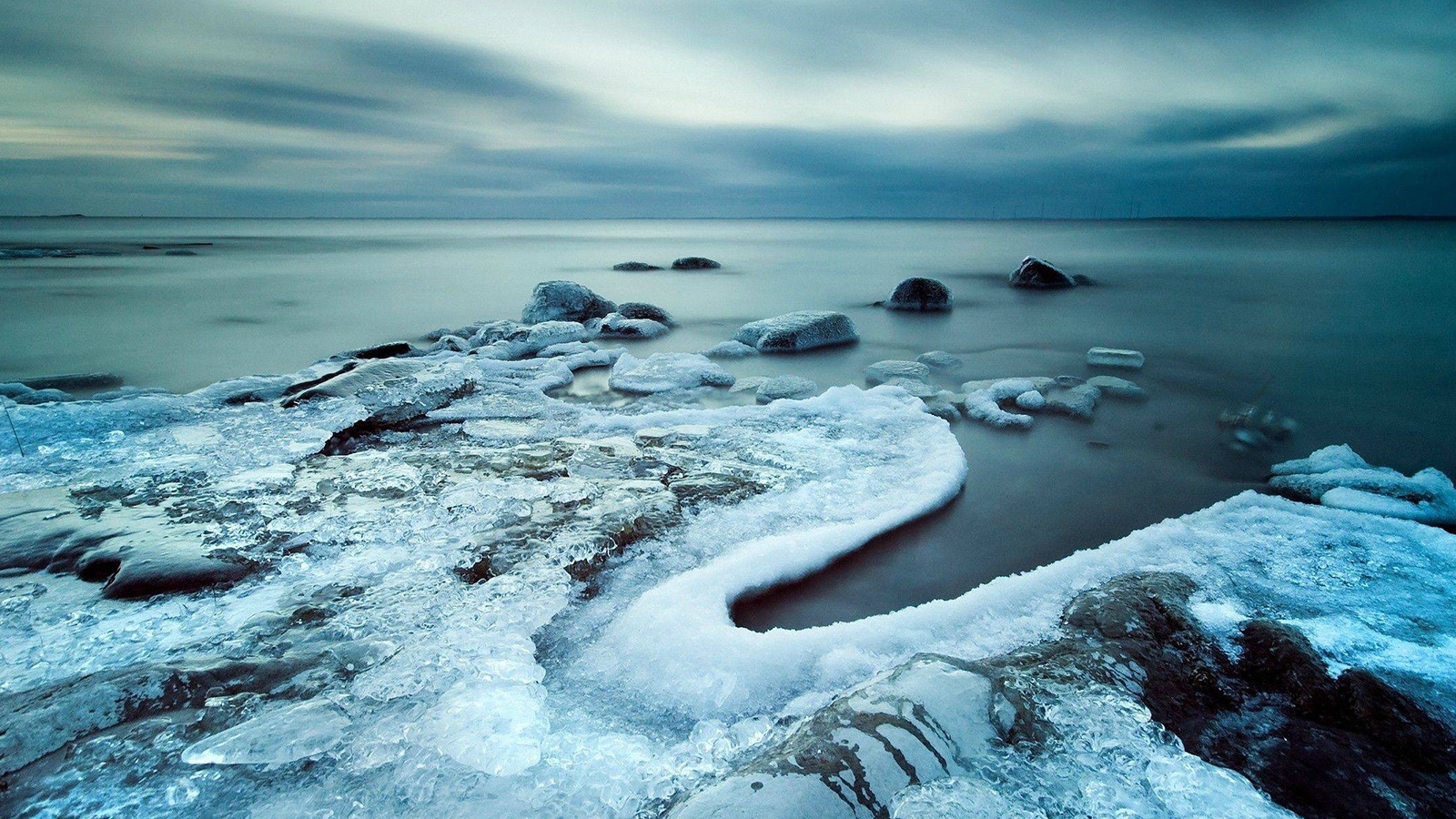 Замерзшие камни