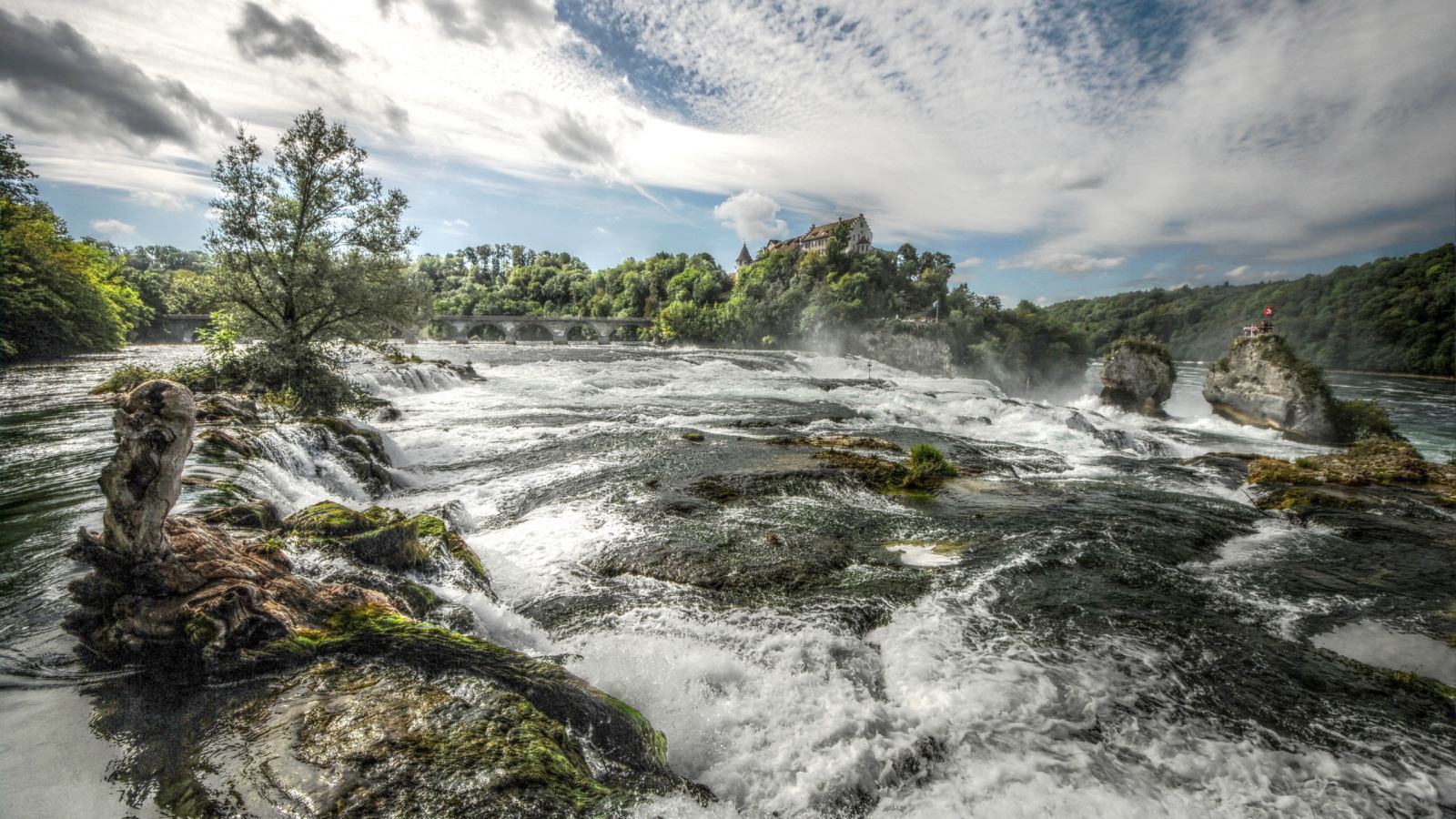 Бурная река