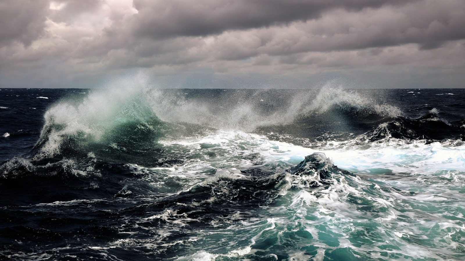 Неспокойное море