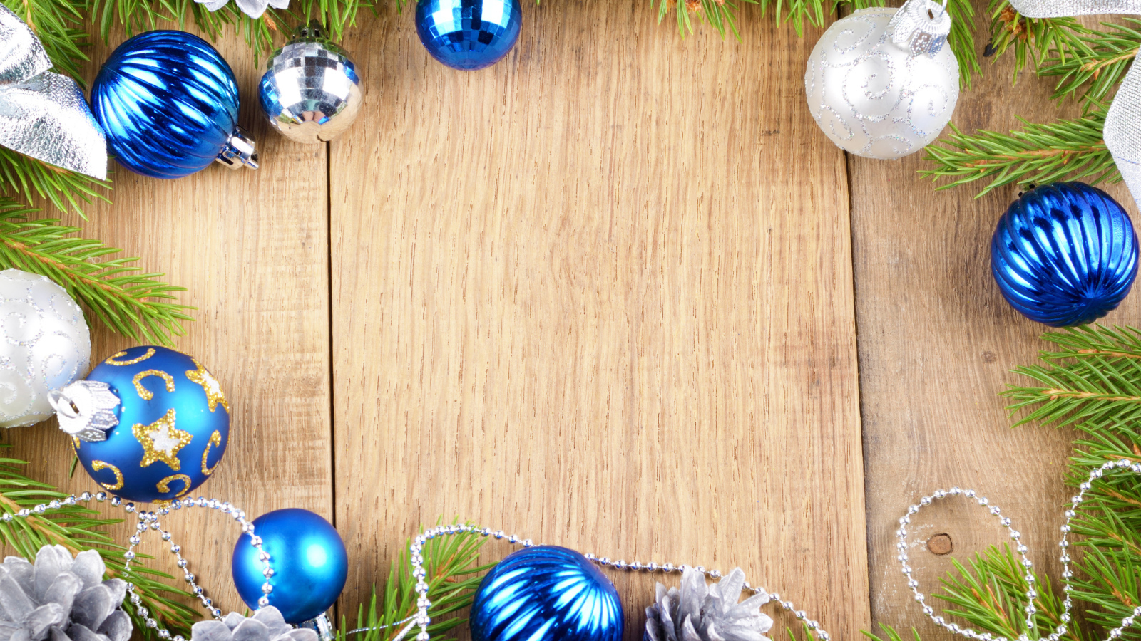 Новогодние шишки и бусы