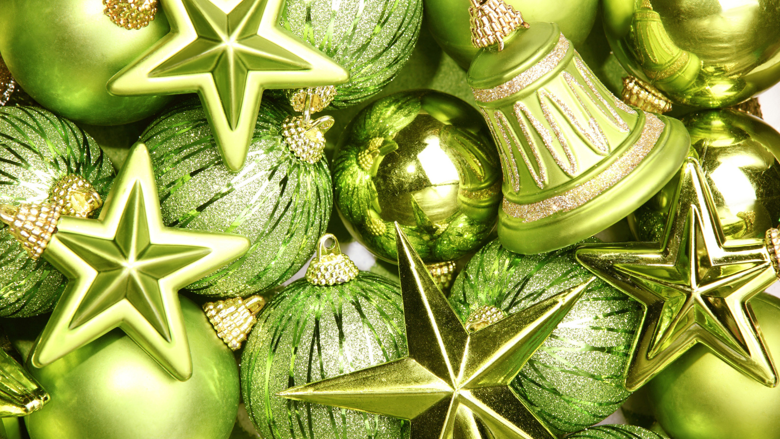 Зеленые шары и звезды