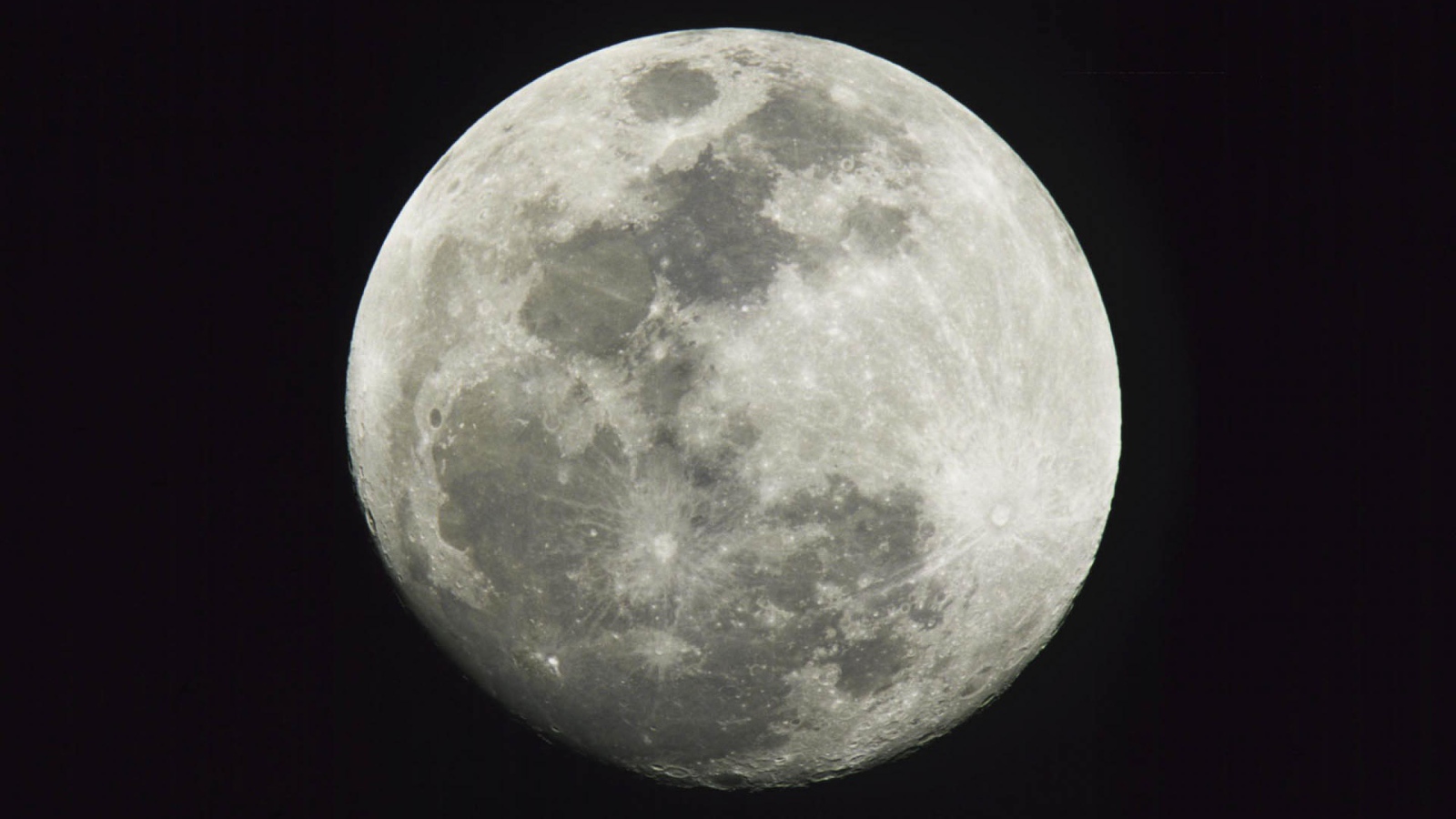 Полная Луна с Земли