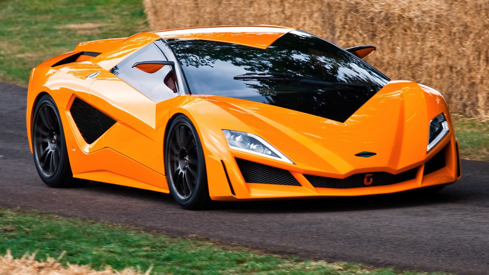 Оранжевый  автомобиль